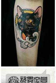 brazo popular clásico patrón de tatuaje de un gato
