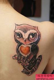 meedercher Schëlleren e léiwe Cartoon Owl Tattoo Muster