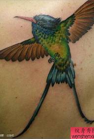 tillbaka klassisk en populär en fågel tatuering mönster