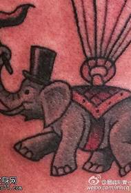 patrón realista de tatuaxes de elefante