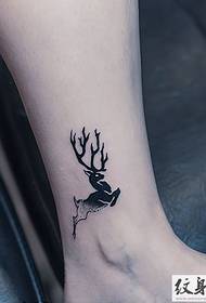 ພັດລົມວັນນະຄະດີເຕັມໄປດ້ວຍ tattoo elk ສົດຂະ ໜາດ ນ້ອຍ