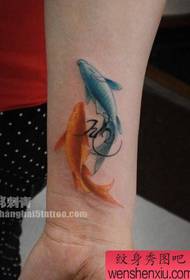 pige arm farve lille blæksprutte tatoveringsmønster