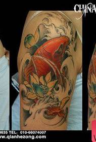 earm prachtich prachtich kleurde inketvis lotus tattoo patroan