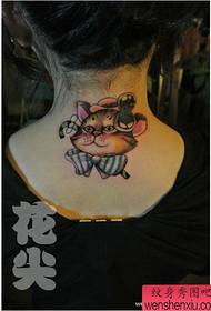 девојка Симпатична мачка шема за тетоважа на грбот