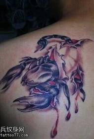 model de tatuaj de scorpion spate