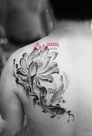 Inko Lotus kalmaroj nigra kaj blanka tatuaje