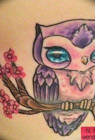 Um padrão de tatuagem bonito coruja pequena