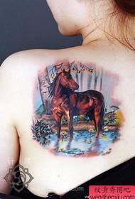 djevojke natrag klasični europski i američki uzorak konja tetovaža konja