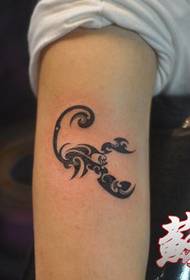 storarm klassisk Stilig totem skorpion tatoveringsmønster