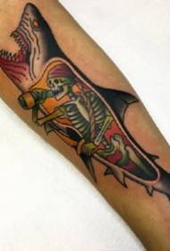 Оригінальна кольорова акула художника татуювання Сем Кейн та інші татуювання на тваринах