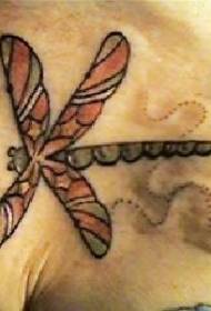 patrón de tatuaje de libélula de color