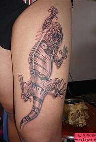 Модел на тетоважа: Модел на тетоважа со човекот - Бутик за модели на тетоважа со гуштер