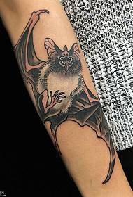 Modello di tatuaggio del braccio pipistrello