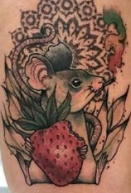 les garçons ont peint des dessins à l'aquarelle sur les images de tatouage de souris mignonnes et créatives des garçons