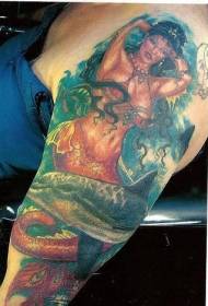 tatuagem de sereia e golfinho realista de cor de ombro