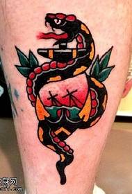 Kígyó tetoválás minta a borjú