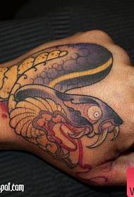 tangan kembali pola tato warna ular populer klasik