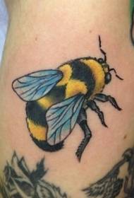 søt farge bie tatoveringsmønster