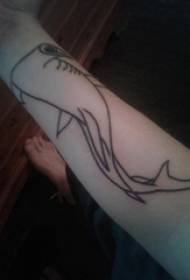 tjejer arm på svart enkel linje liten djur hammerhead haj tatuering bild