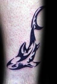 czarny wzór tatuażu rekina w stylu polinezyjskim