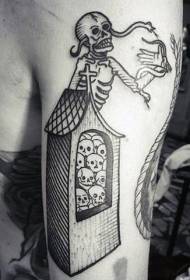 velike smešne črno-bele barve z vzorcem tetovaže kačjih hiš