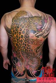 ett dominerande full rygg leopard tatuering mönster