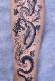 model de tatuaj tradițional 9 șarpe clasice negre