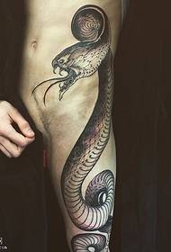 realistis pola tato ular besar yang realistis