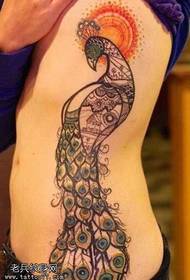 cintura hermoso patrón de tatuaje de pavo real