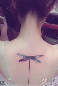 nugaros dažytas laumžirgio tatuiruotės raštas