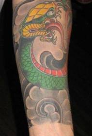 Rankos Azijos stiliaus spalvotas gyvatės tatuiruotės modelis
