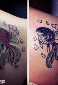 modèle de tatouage d'épaule poisson rouge