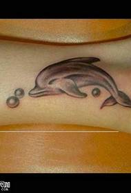 modèle de tatouage de dauphin