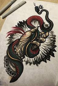 古典的な原稿のヘビの入れ墨のパターン
