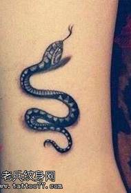 нога чорна змія татуювання візерунок