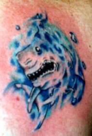 藍鯊在水中的紋身圖案