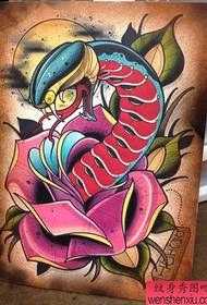 krásně populární rukopis hada a růže tetování