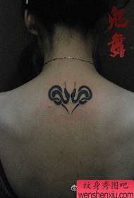 lány vissza klasszikus totem szerelem kígyó tetoválás minta
