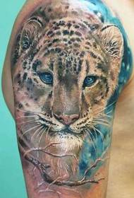 bracciu duminante di mudellu di tatuaggi di leopardo