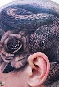 realistický vzor tetovania hada
