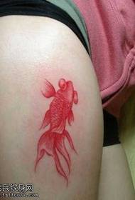 noga majhen vzorec tatoo z zlatimi ribami