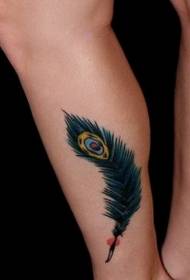 la pantorrilla no es de color turquesa Patrón de tatuaje de plumas de pavo real