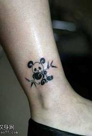 Padrão de tatuagem de panda totem bonito de perna