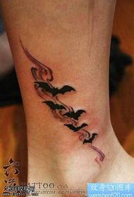 Bein schöne klassische Totem Fledermaus Tattoo-Muster