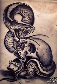 et klassisk kjekk tatoveringsmanuskript for slange og skaller