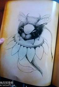 személyre szabott méh tetoválásmintázat