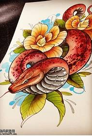 foto del manoscritto del tatuaggio del serpente di peonia di colore