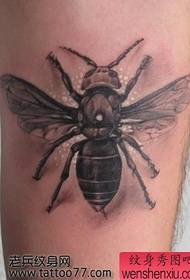 mielas bičių tatuiruotės modelis