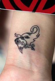 djevojka ruke slatka totem slon tetovaža uzorak