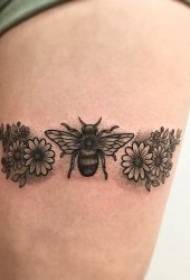 Mažas bičių tatuiruotės modelis įvairių stilių gyvūnų bičių tatuiruotės modelis